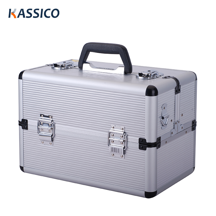 Caixa de ferramentas com estrutura de alumínio e bandejas